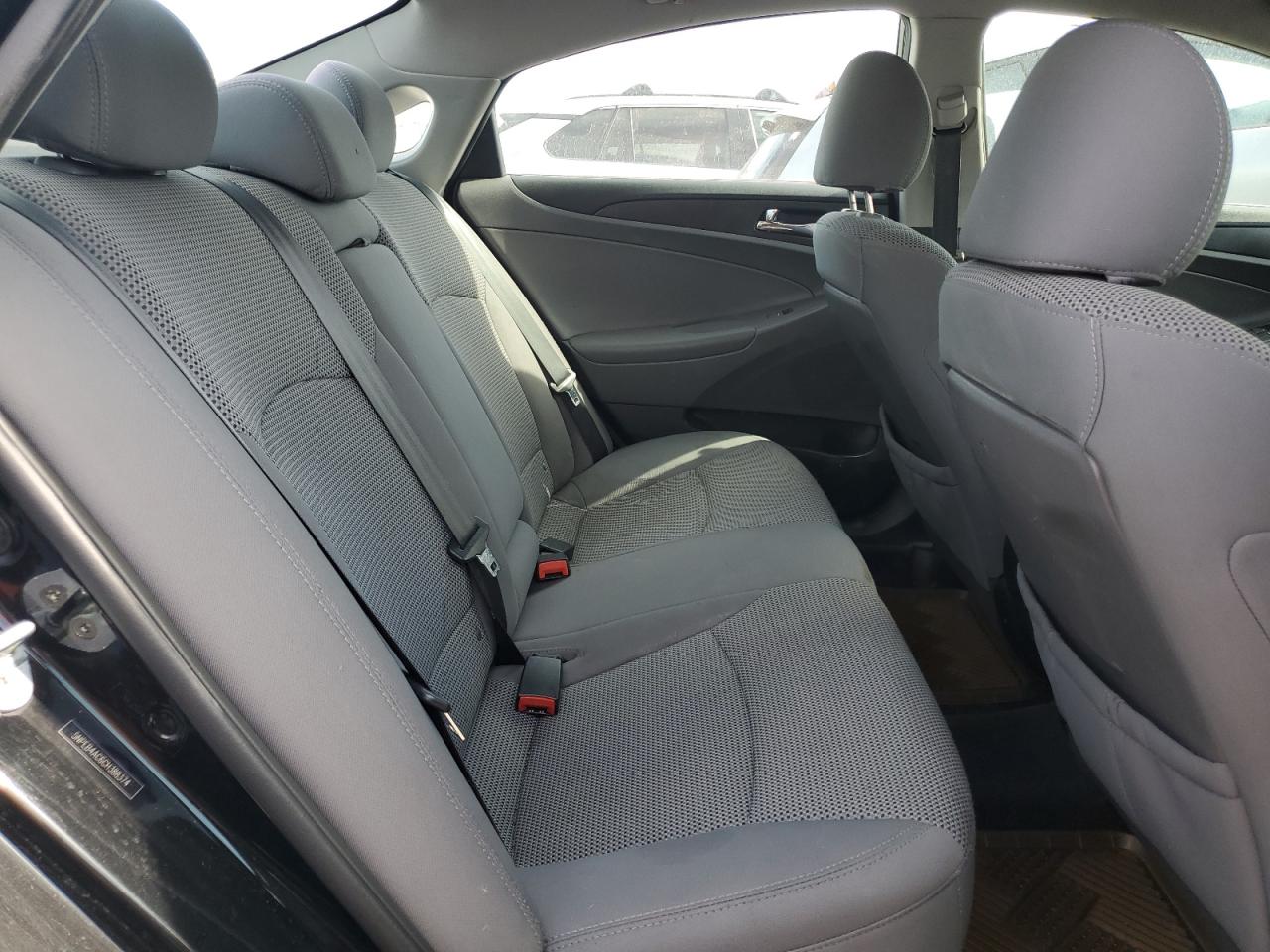 2012 Hyundai Sonata - Image 10