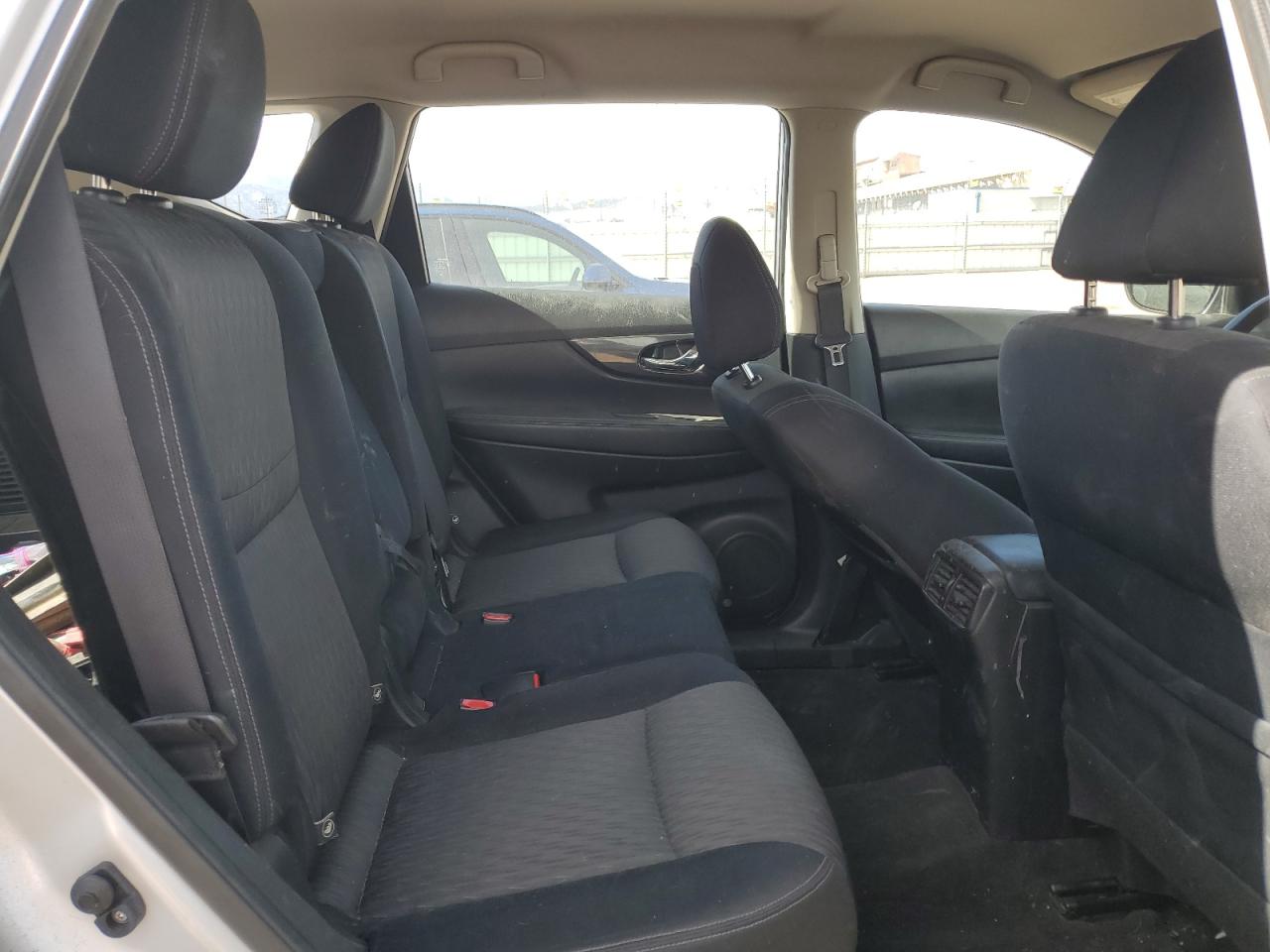 2017 Nissan Rogue - Image 11