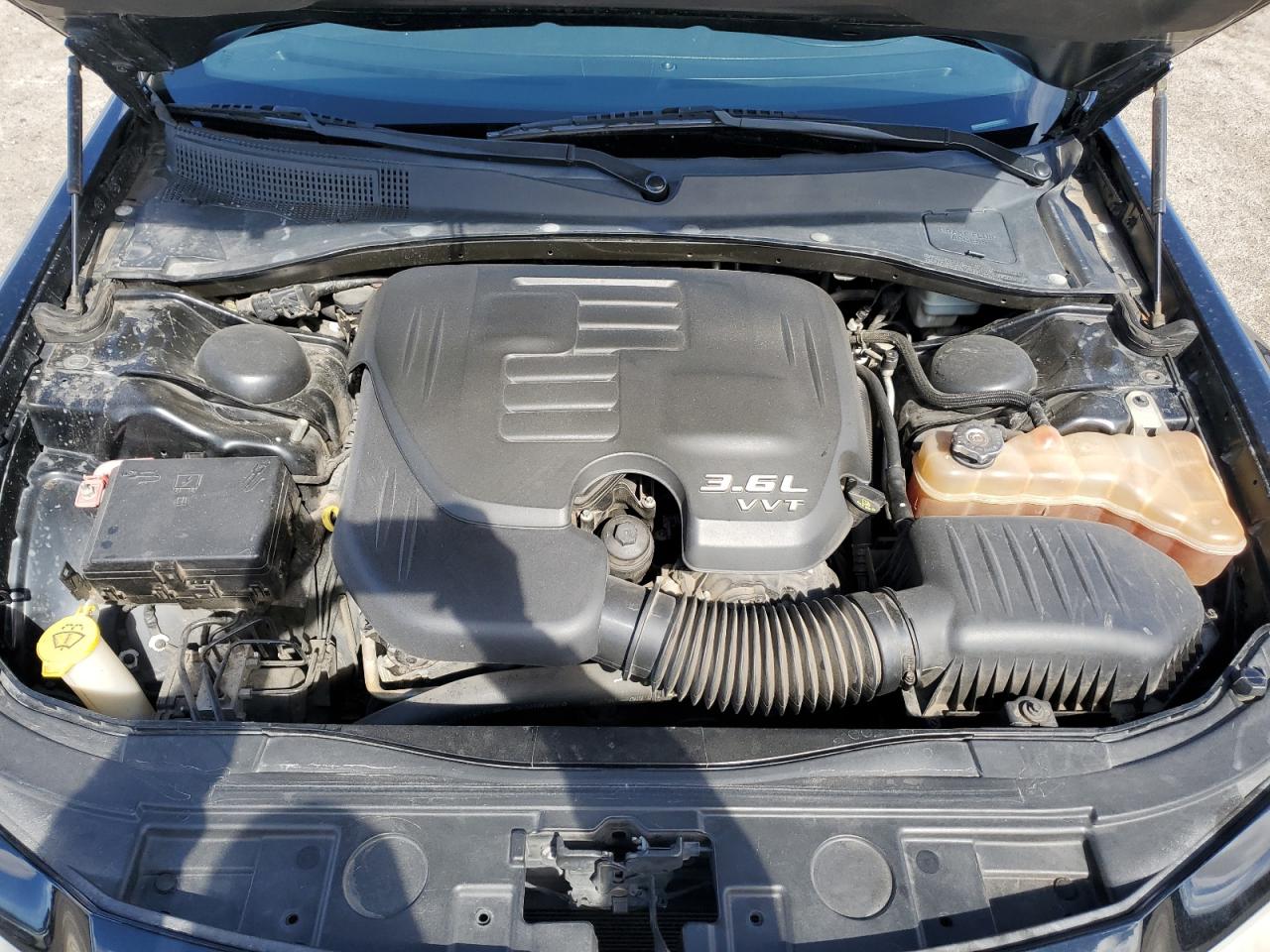 2013 Chrysler 300 - Image 13