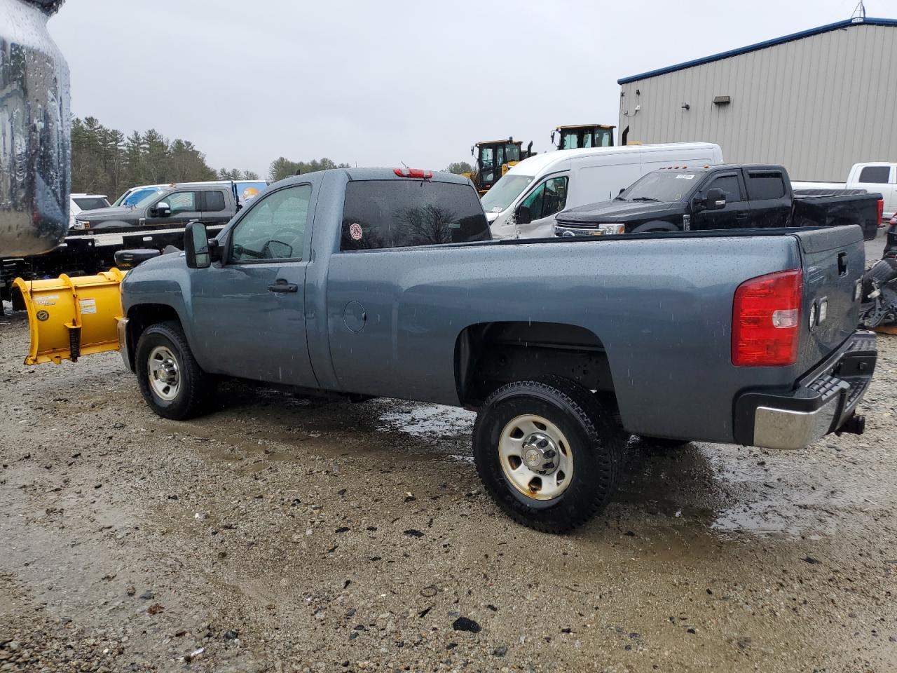 2009 Chevrolet Silverado - Image 2