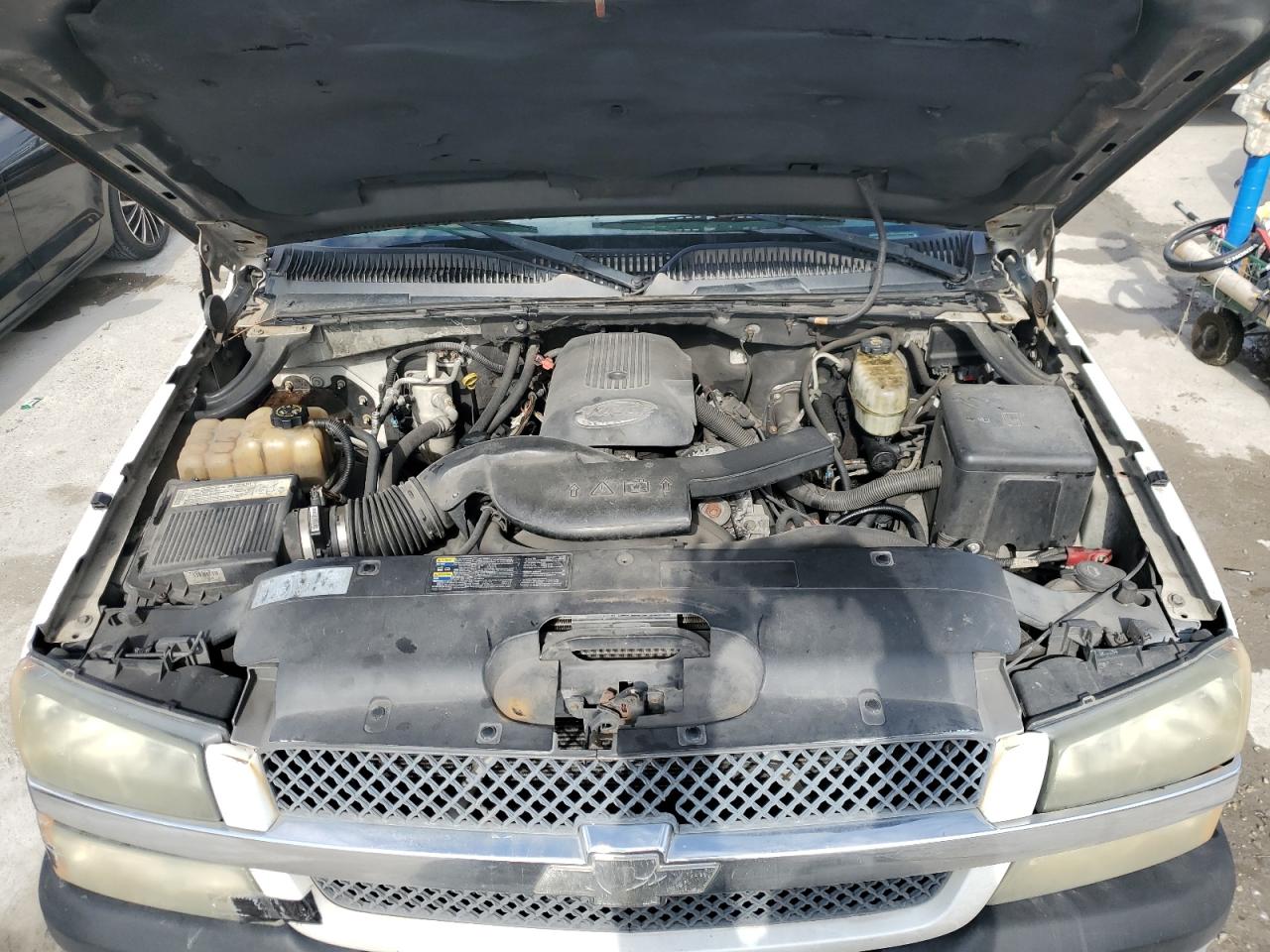 2004 Chevrolet Avalanche - Image 11