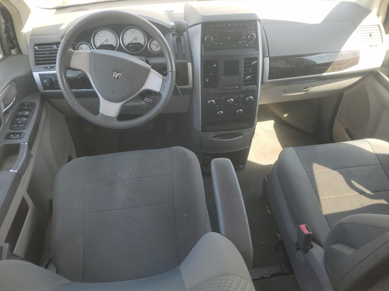 2010 Dodge Caravan - Image 8