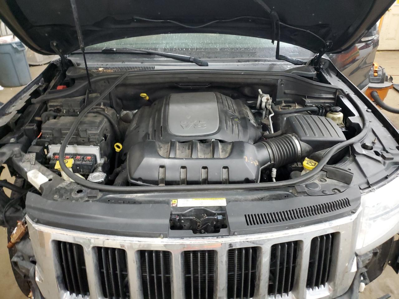 2011 Jeep Grand Cherokee - Image 13