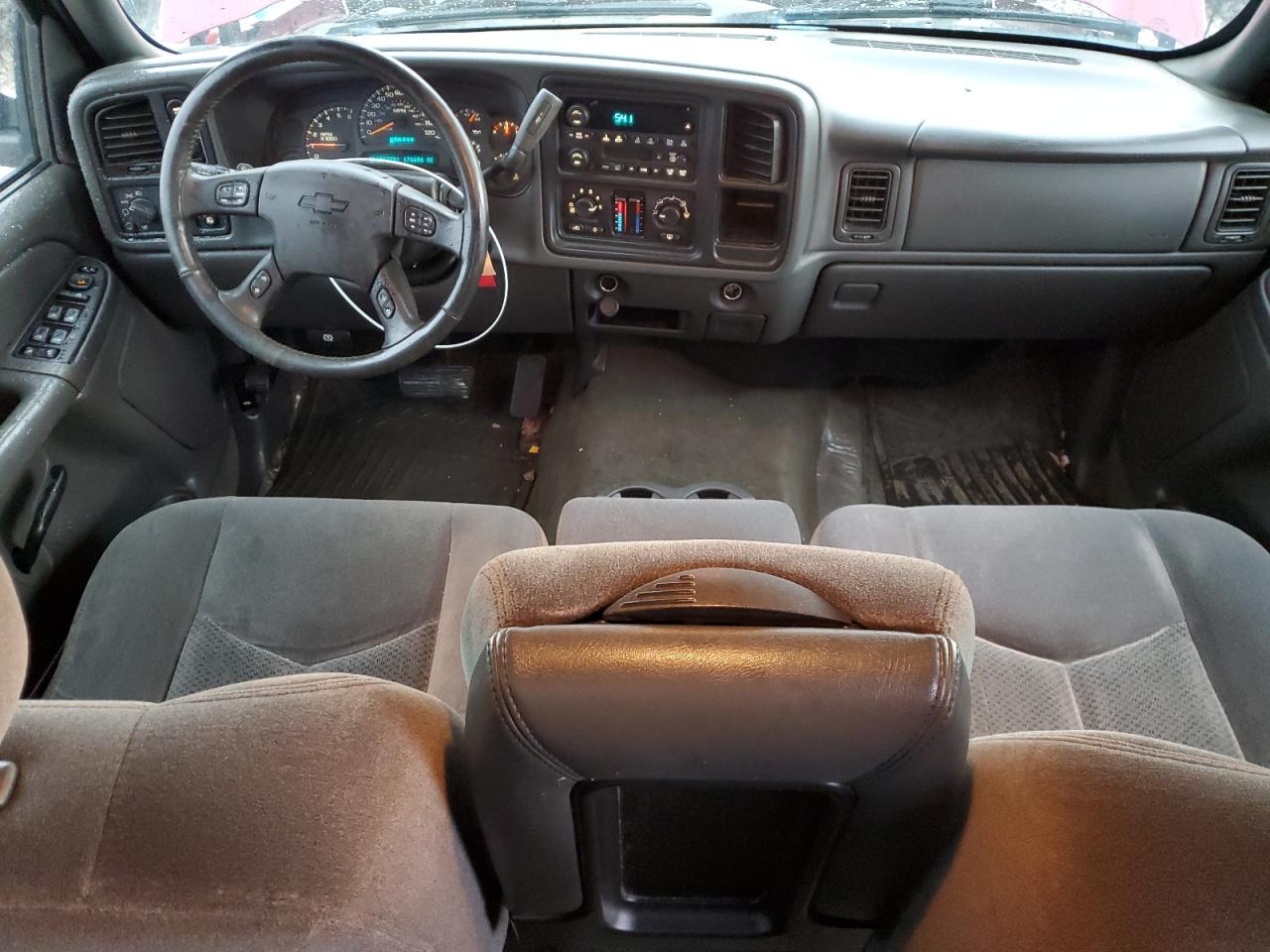 2005 Chevrolet Silverado - Image 8