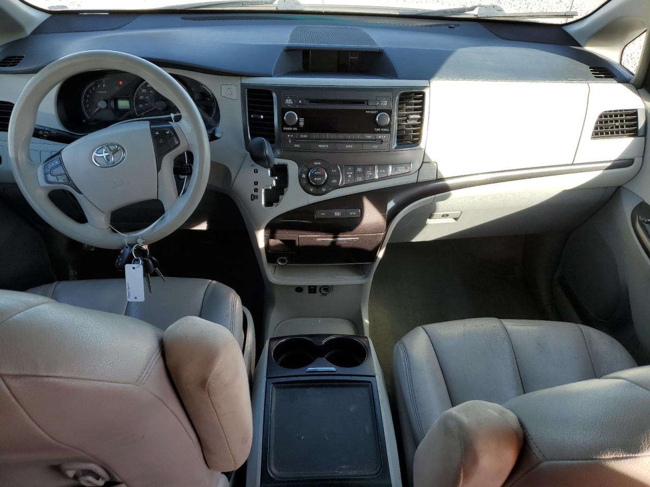 2014 Toyota Sienna - Image 8