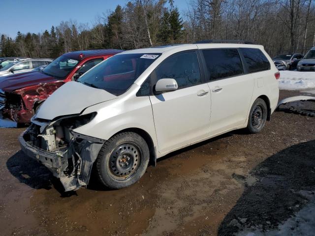 2017 TOYOTA SIENNA XLE