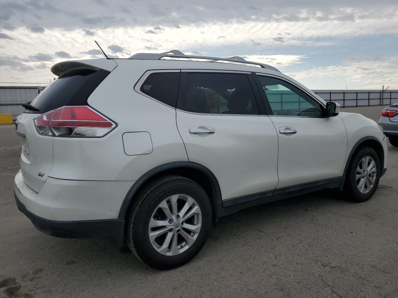 2015 Nissan Rogue - Image 3