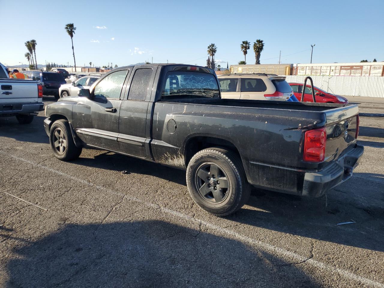 2006 Dodge Dakota - Image 2