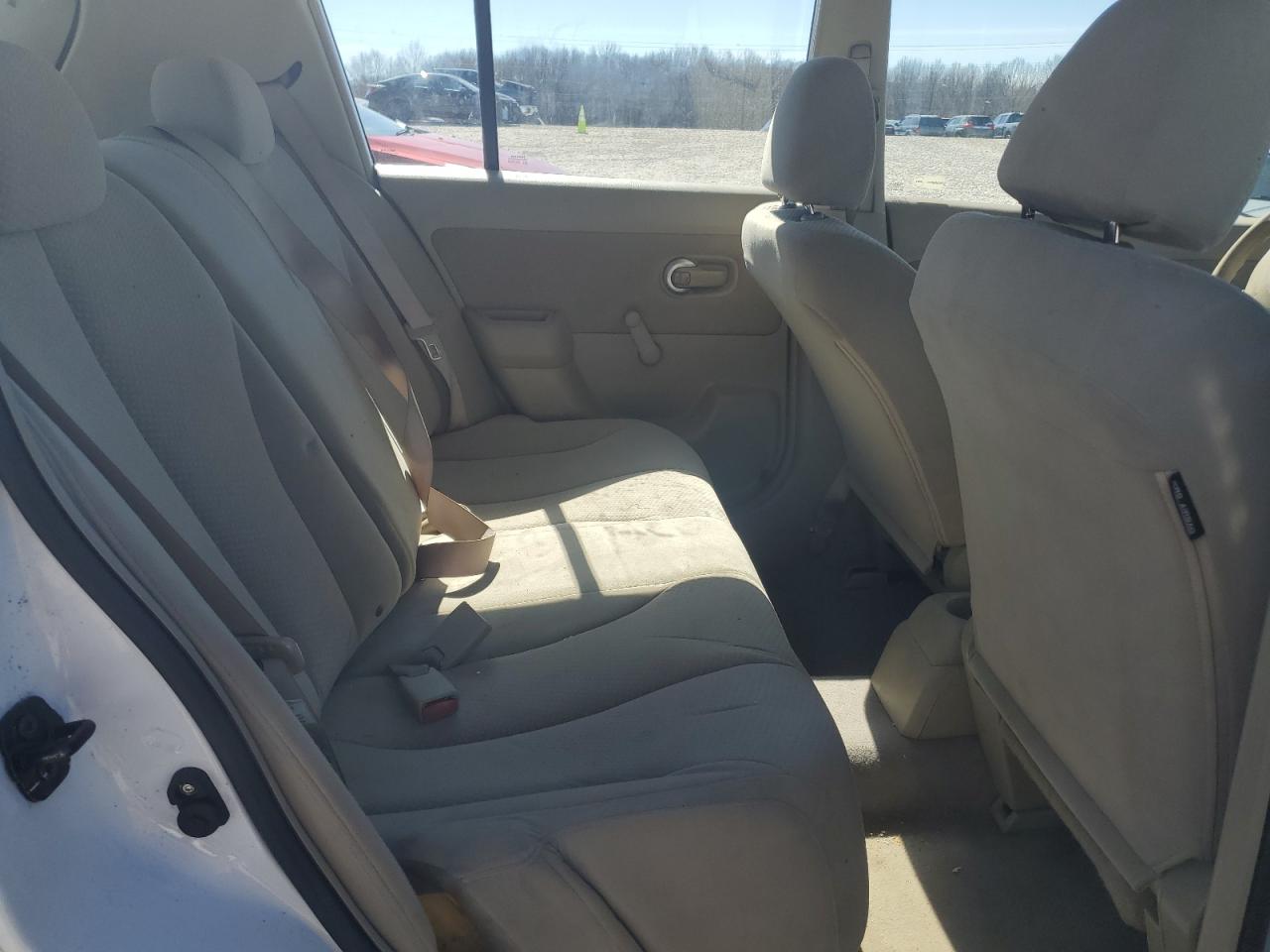 2010 Nissan Versa - Image 11