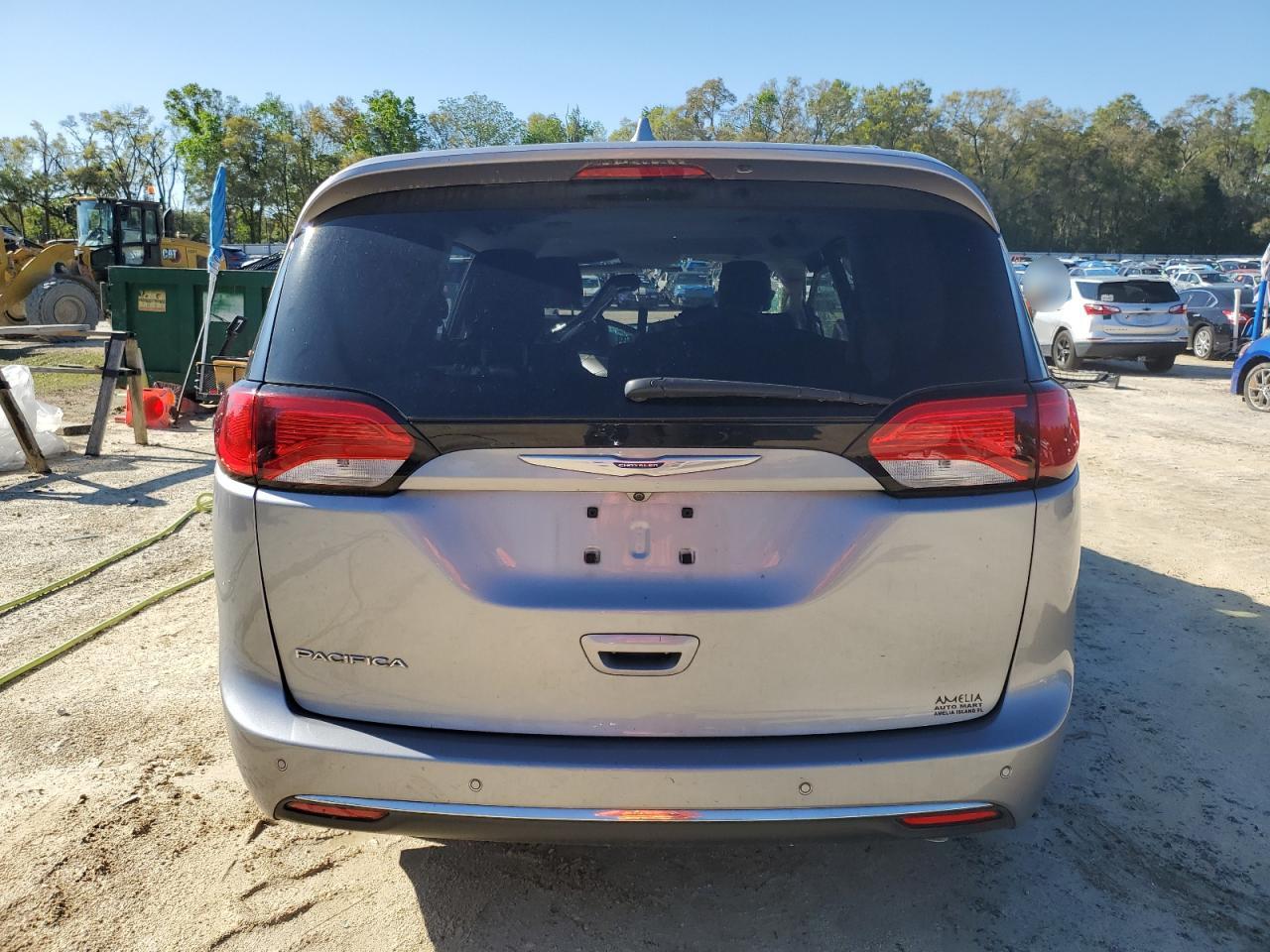 2018 Chrysler Pacifica - Image 6