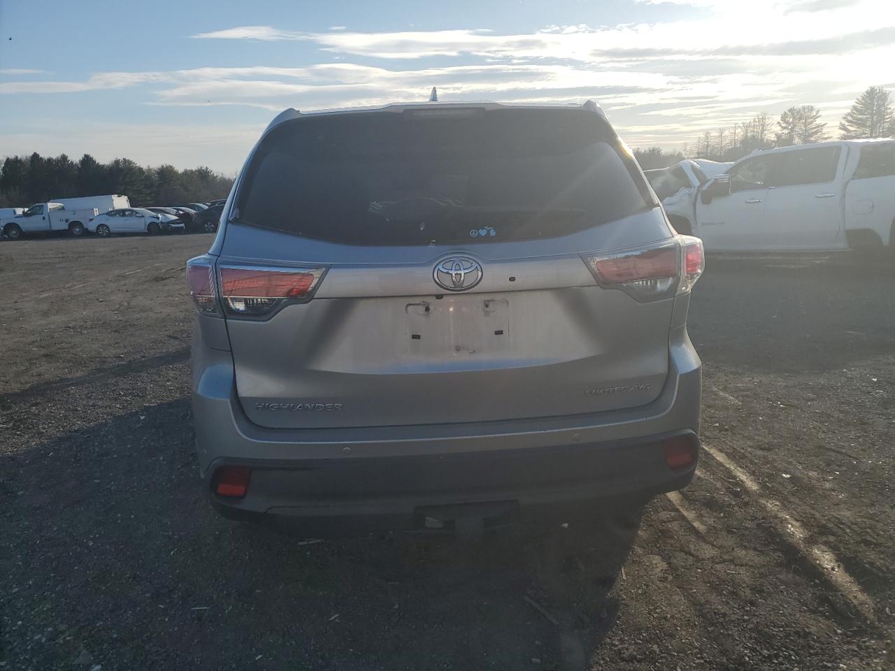 2015 Toyota Highlander - Image 6