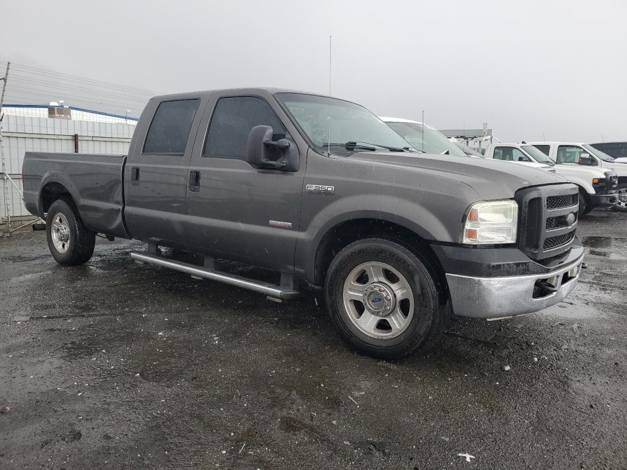 2005 Ford F350 - Image 4