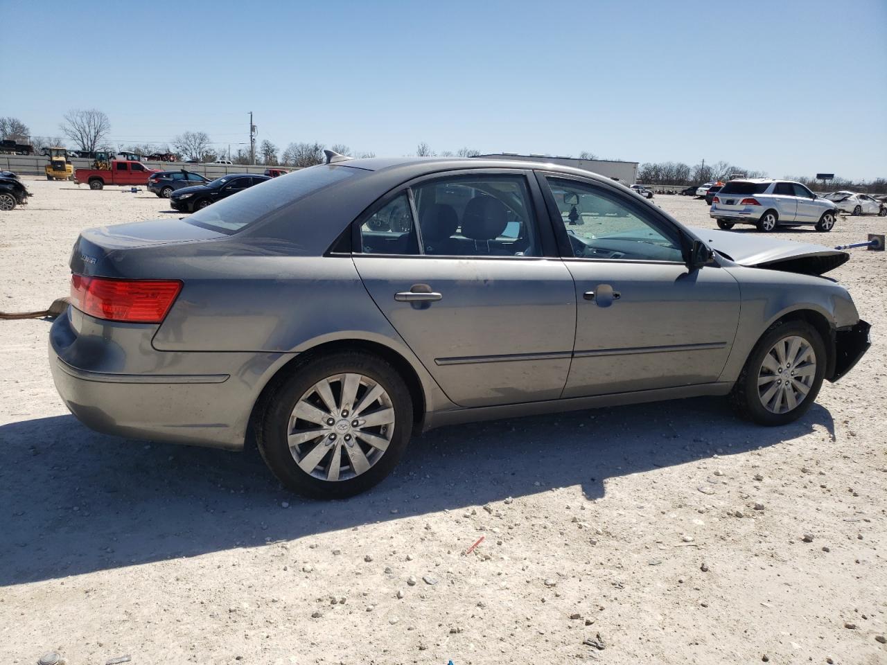 2010 Hyundai Sonata - Image 3