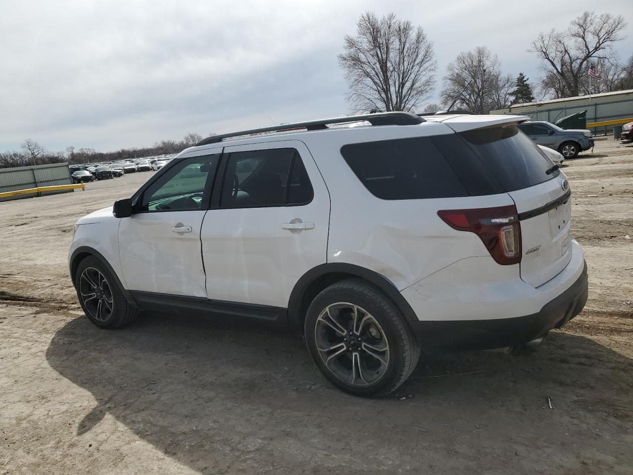 2015 Ford Explorer - Image 2