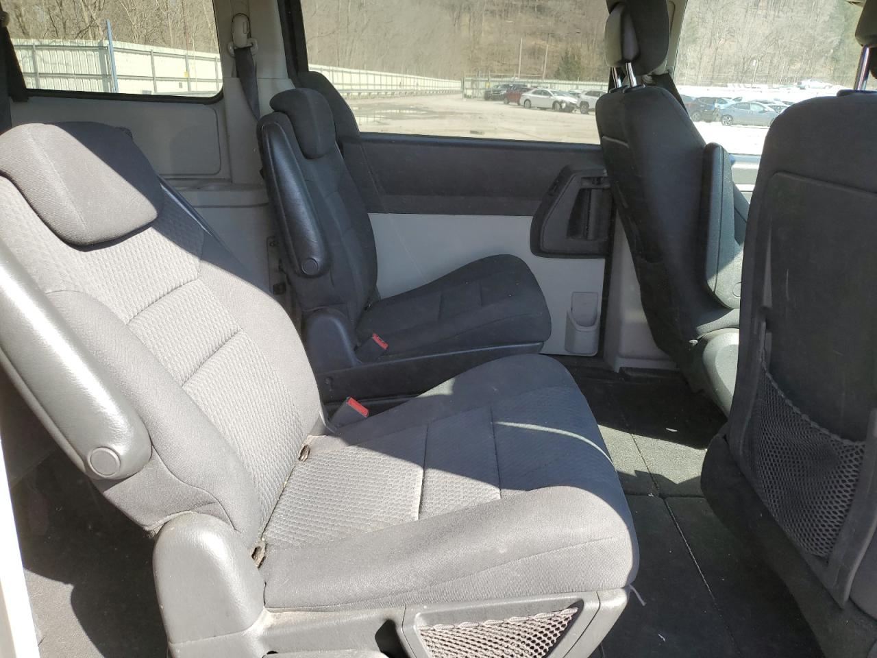 2010 Dodge Caravan - Image 11