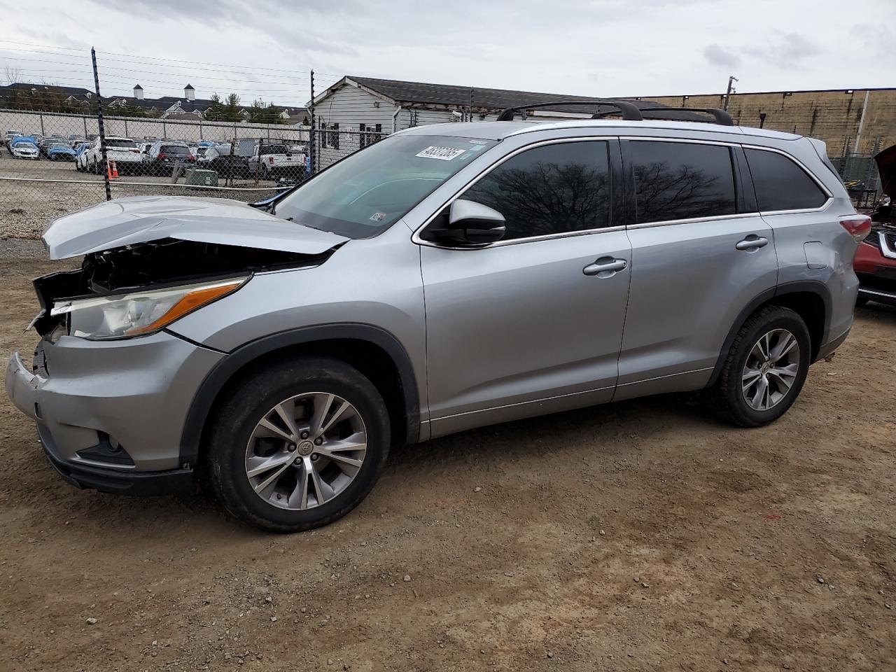 2015 Toyota Highlander - Image 1