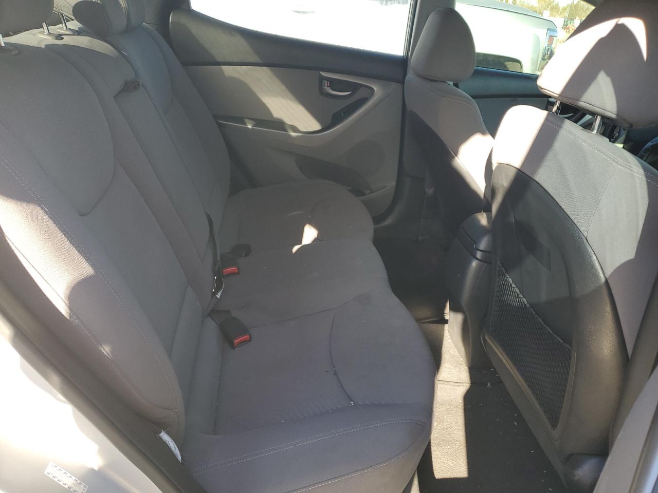 2016 Hyundai Elantra - Image 10