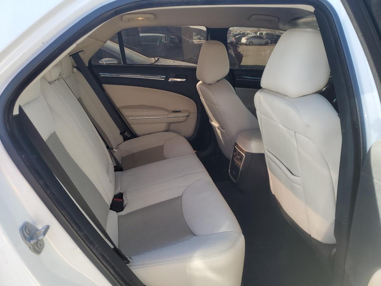 2021 Chrysler 300 - Image 10