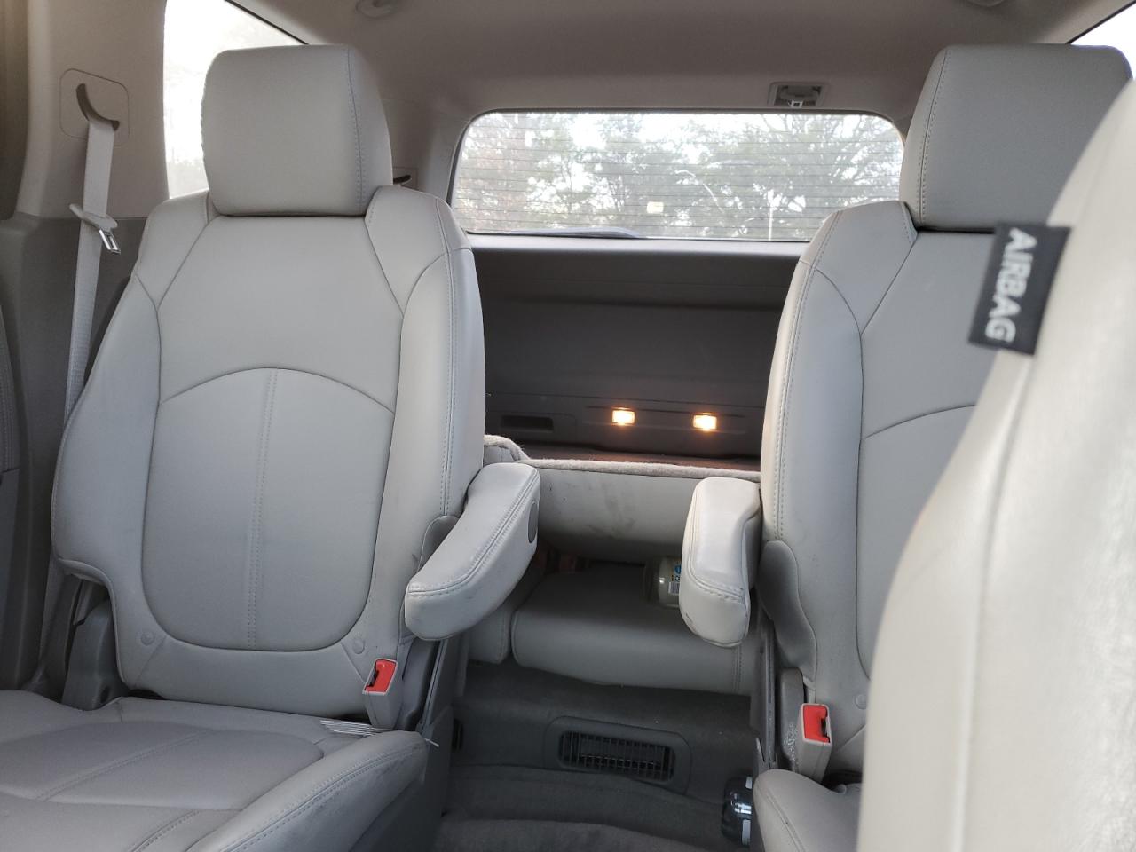 2015 GMC Acadia - Image 10
