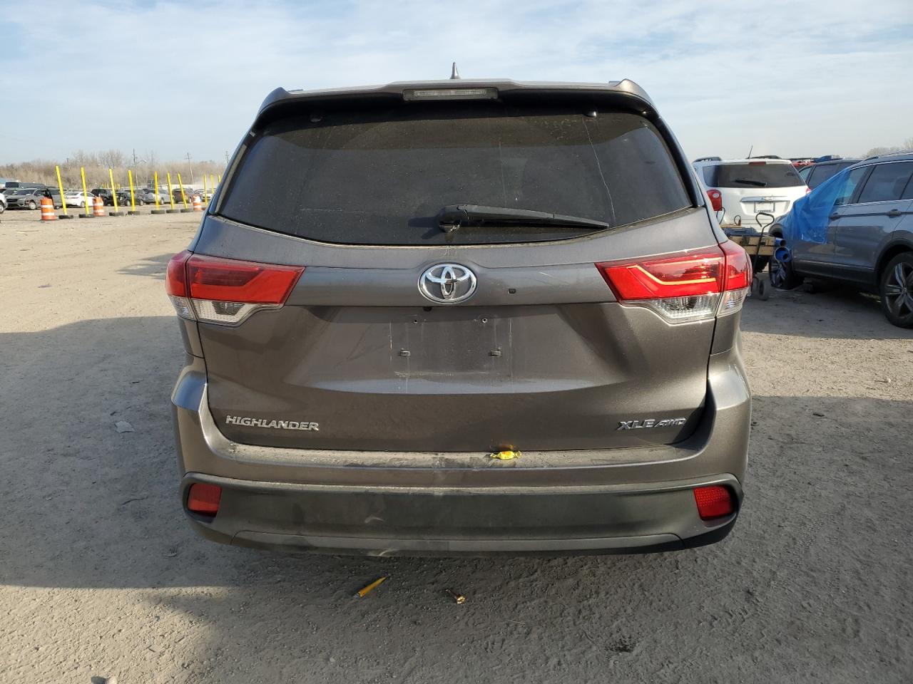 5TDJZRFH0KS593015 TOYOTA HIGHLANDER 2019