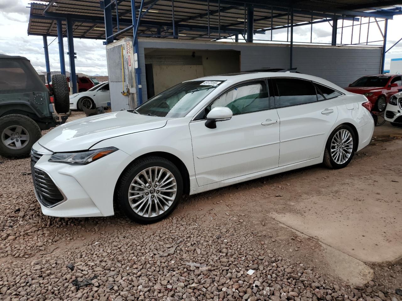 2019 Toyota Avalon - Image 1