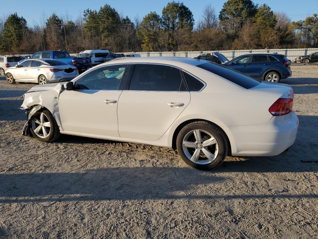 2015 Volkswagen Passat - Image 2