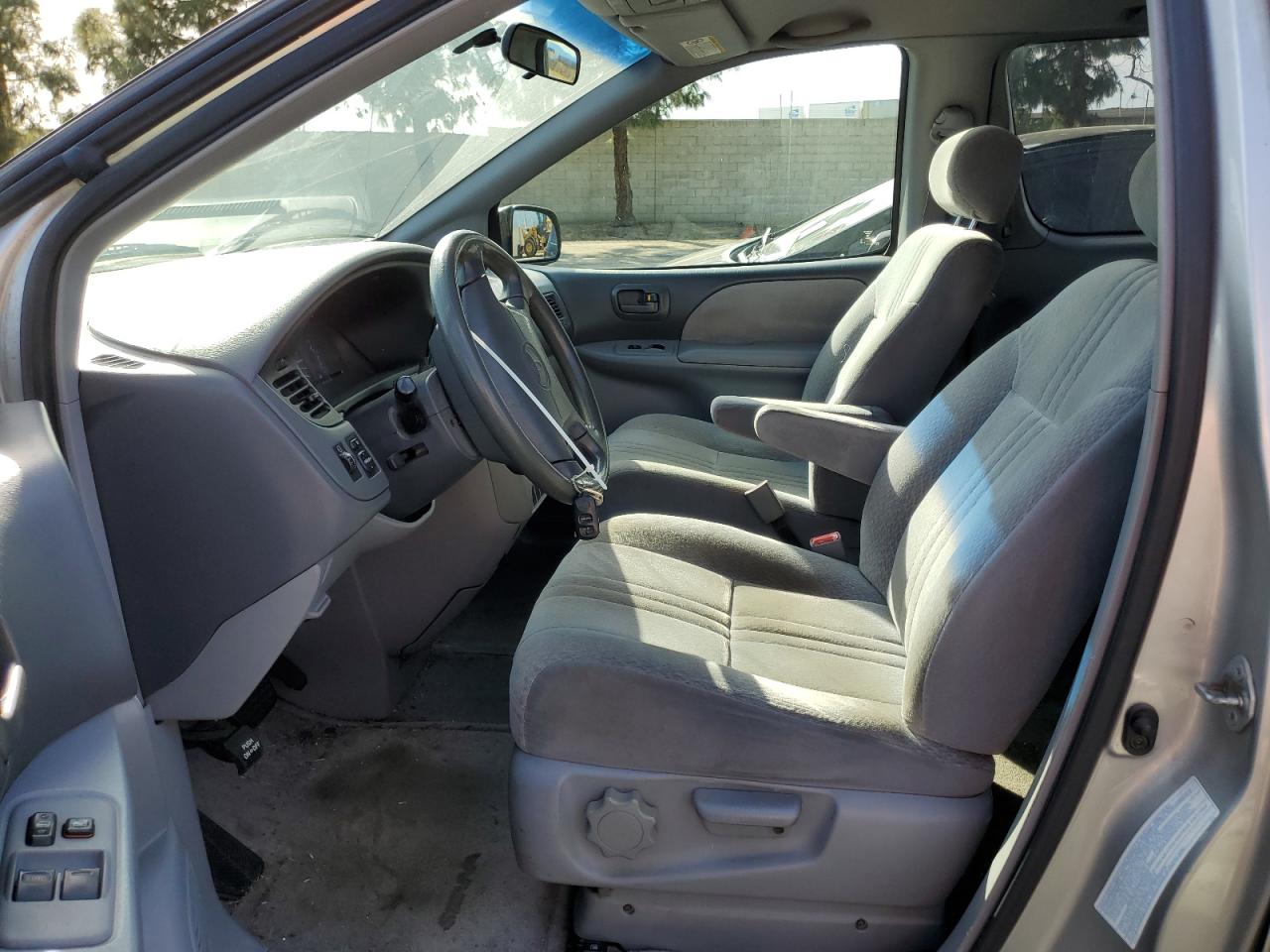 2003 Toyota Sienna - Image 7