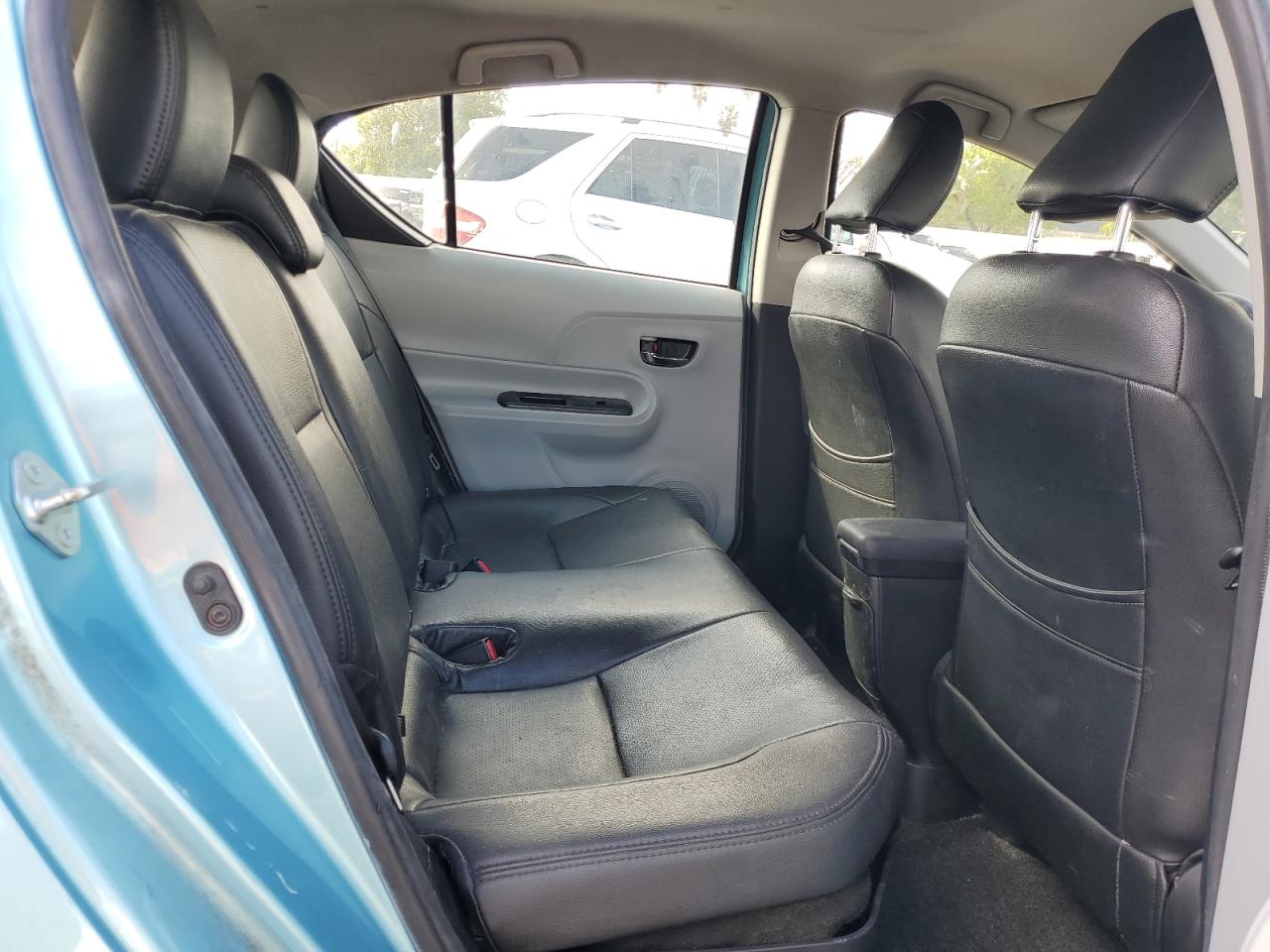 2012 Toyota Prius - Image 10