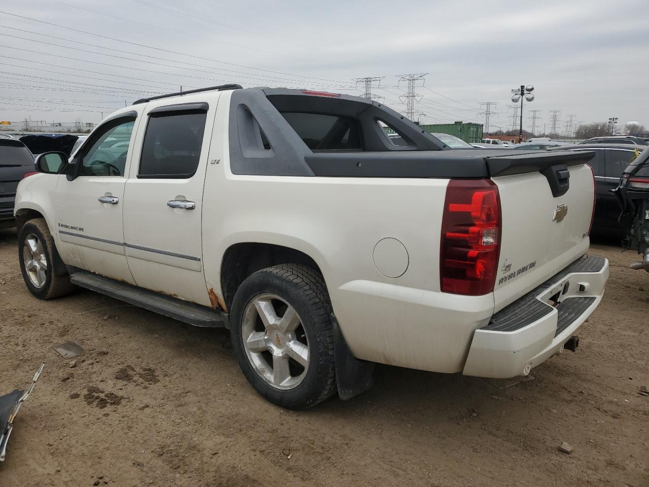2009 Chevrolet Avalanche - Image 2