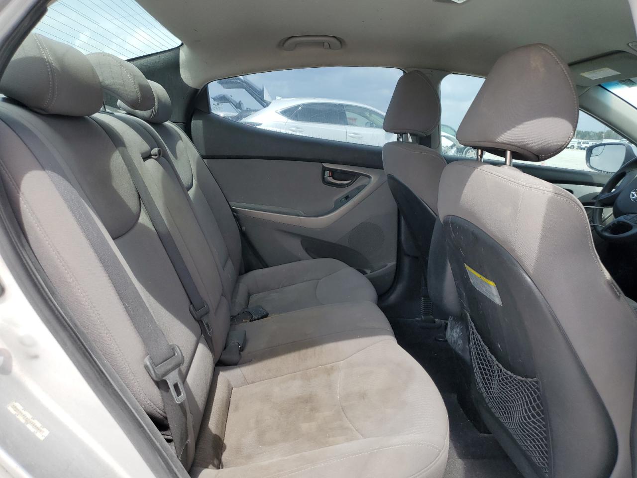 2015 Hyundai Elantra - Image 10