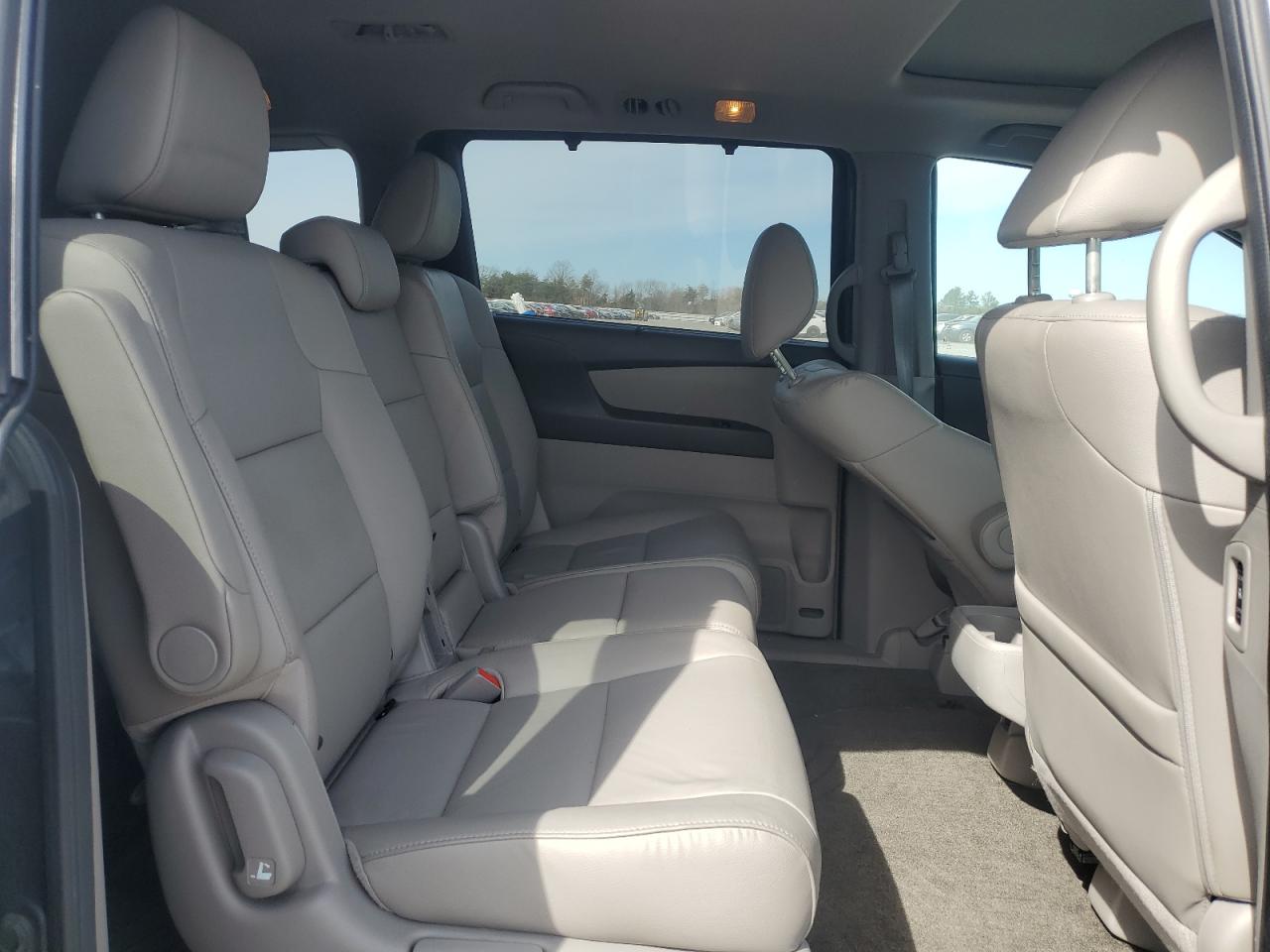 2015 Honda Odyssey - Image 11