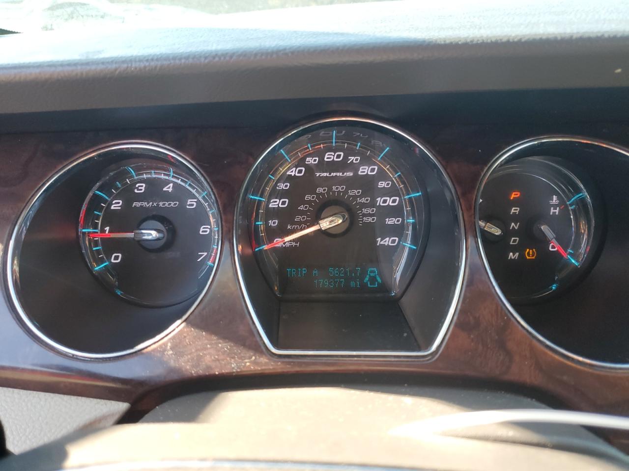 2011 Ford Taurus - Image 9