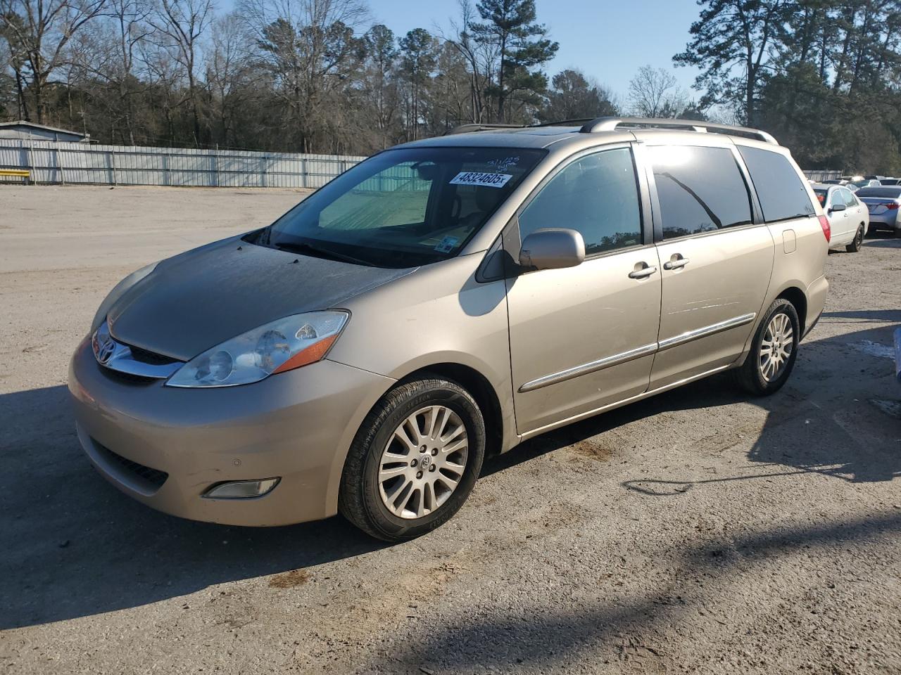 2010 Toyota Sienna - Image 1