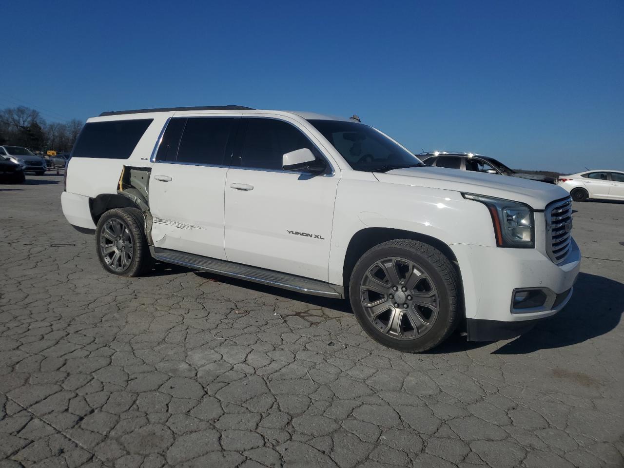 2015 GMC Yukon - Image 4