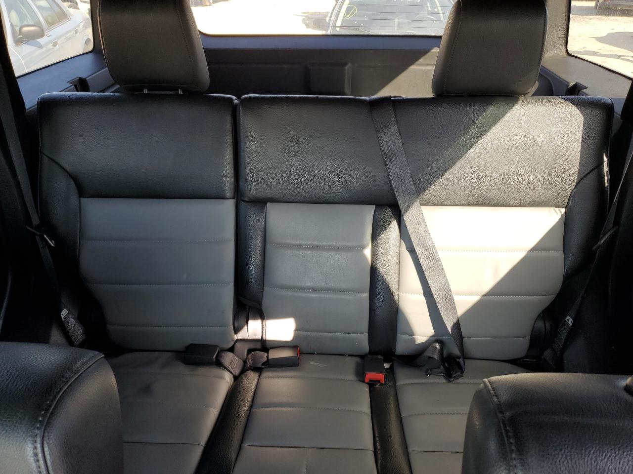 2010 Dodge Nitro - Image 10