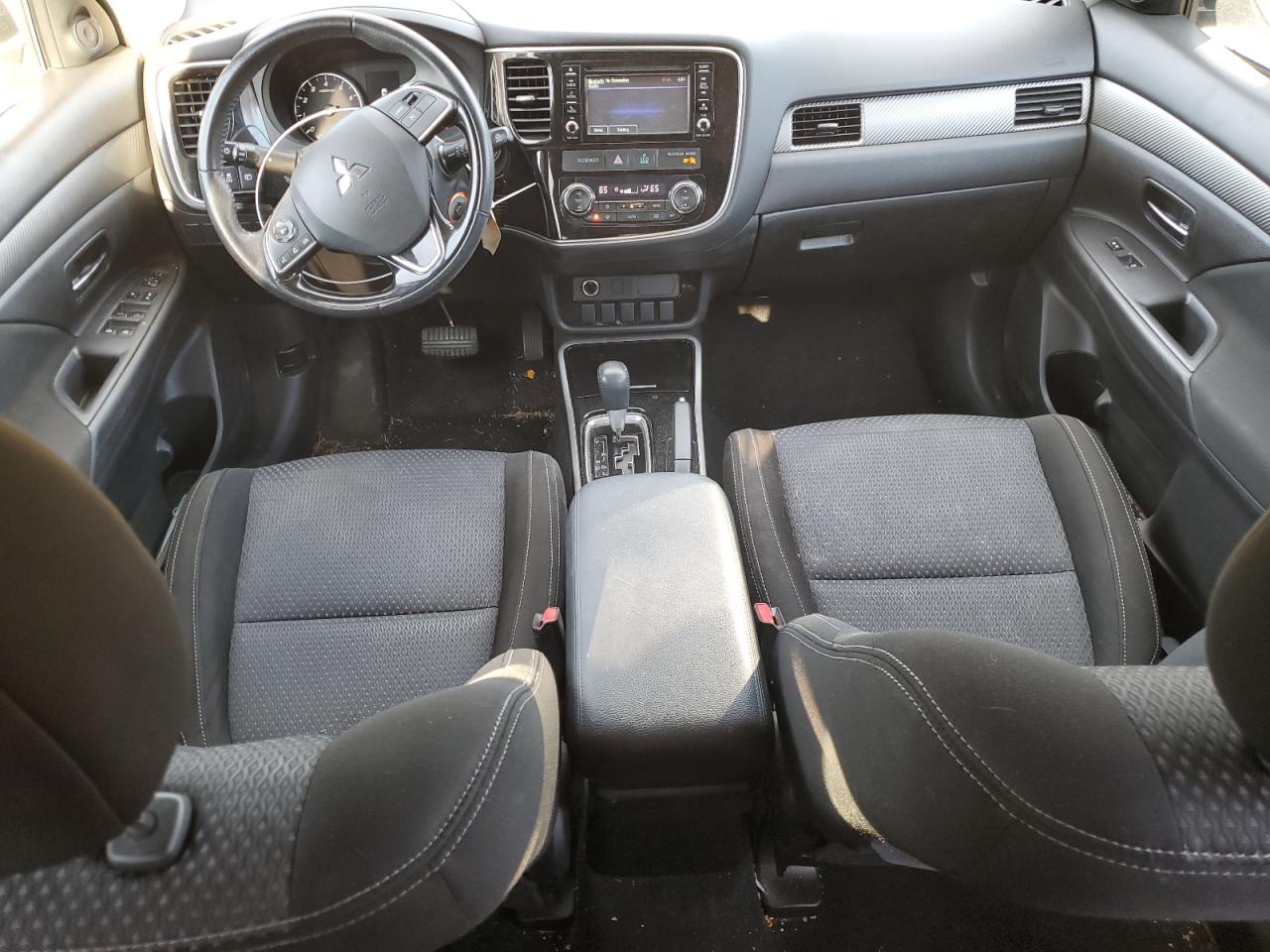 2017 Mitsubishi Outlander - Image 8