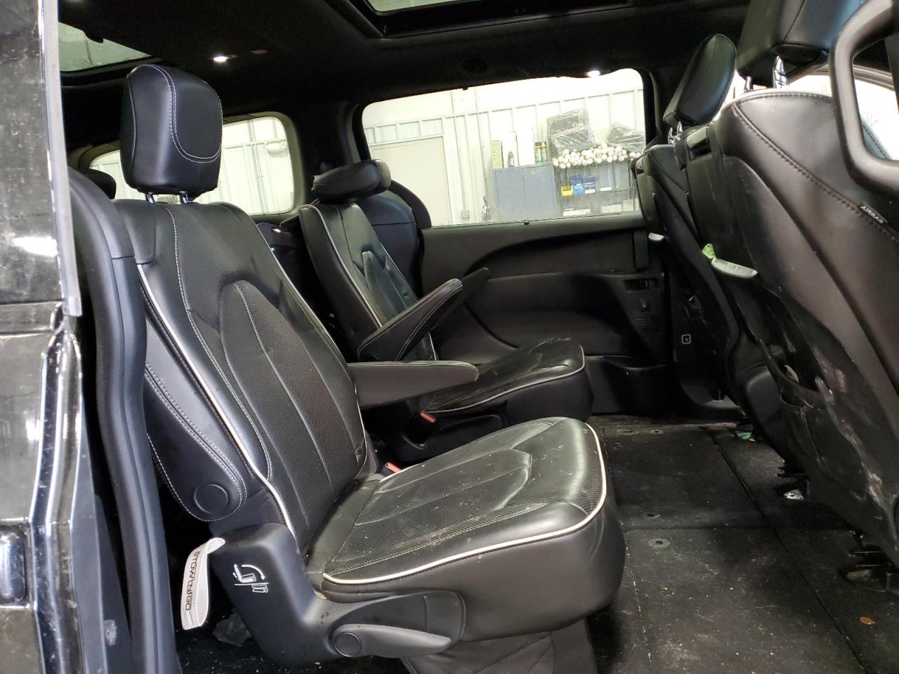 2019 Chrysler Pacifica - Image 11