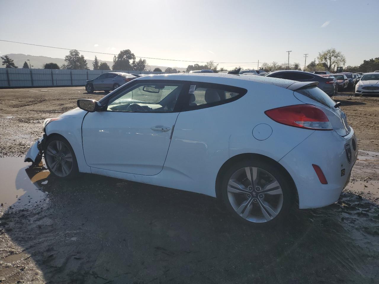 2013 Hyundai Veloster - Image 2