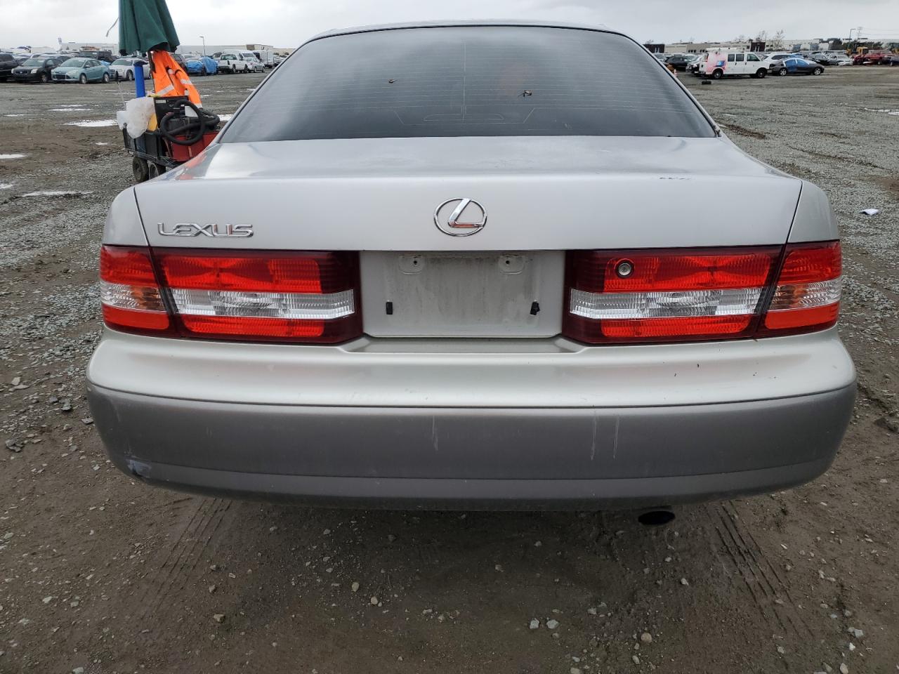2000 Lexus ES - Image 6