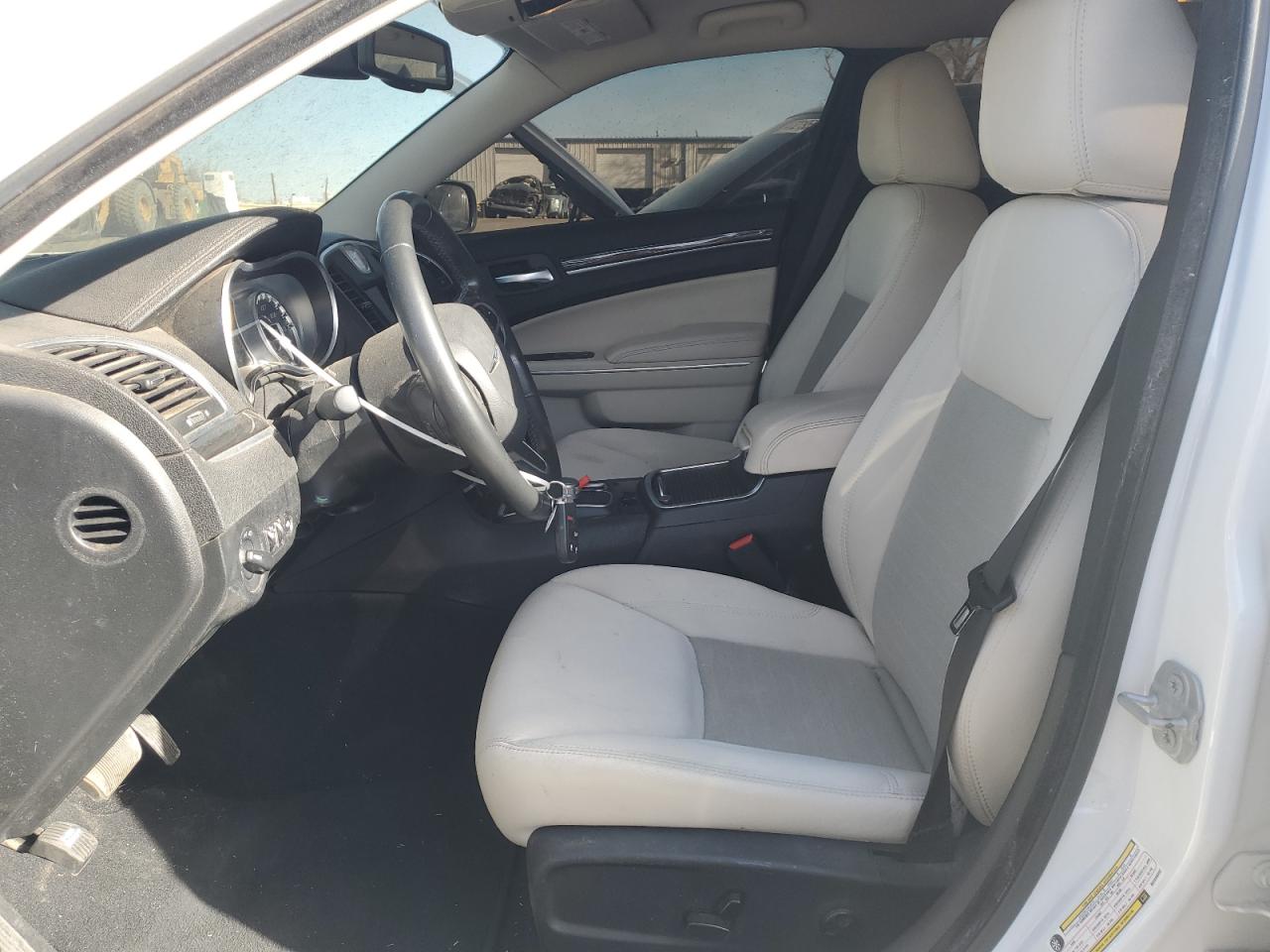 2021 Chrysler 300 - Image 7