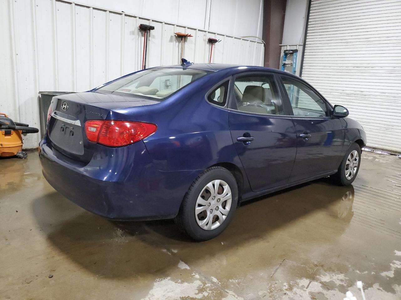 2010 Hyundai Elantra - Image 3