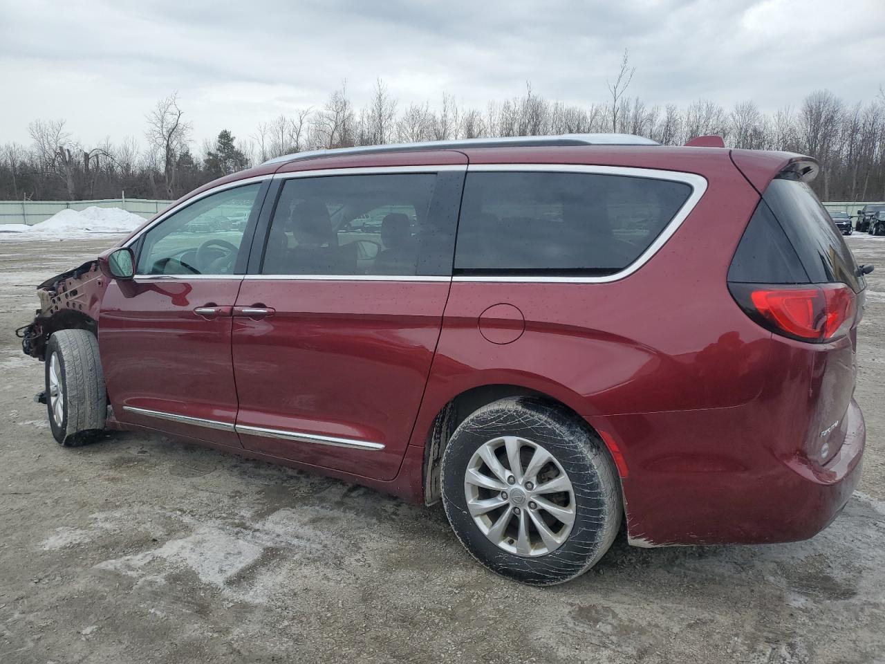 2018 Chrysler Pacifica - Image 2