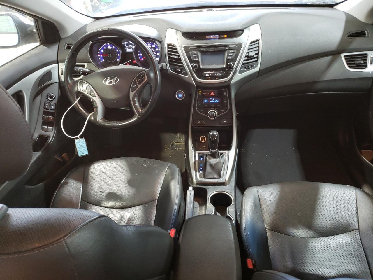 2016 Hyundai Elantra - Image 8