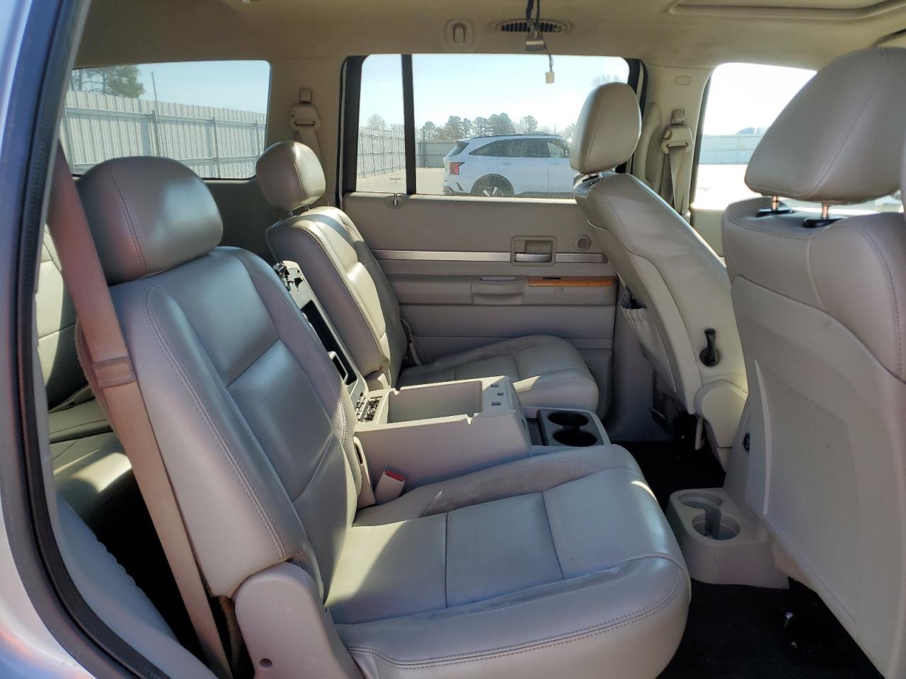 2008 Chrysler Aspen - Image 11