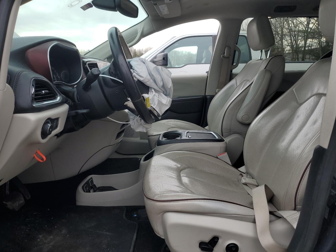 2020 Chrysler Pacifica - Image 7