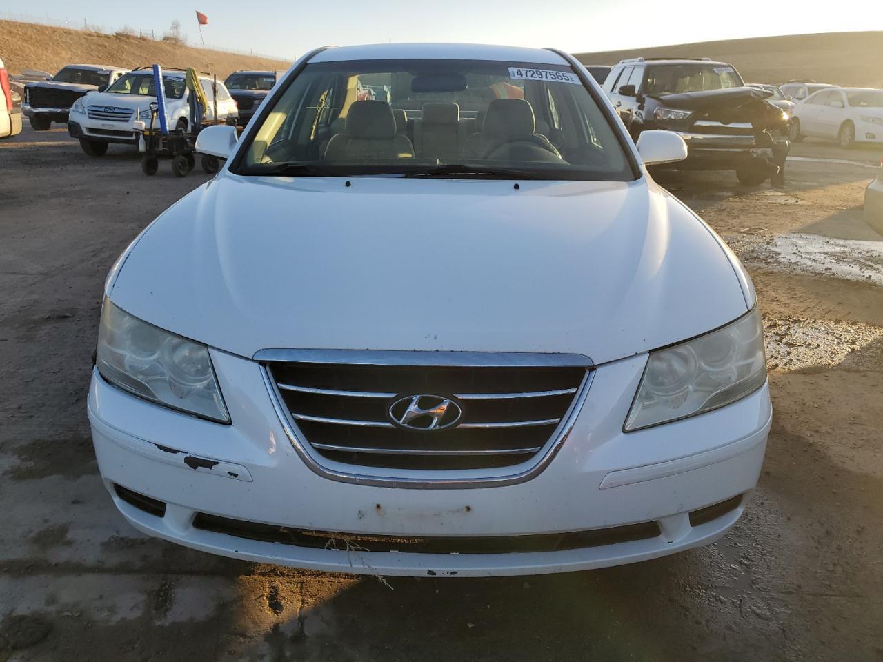 2010 Hyundai Sonata - Image 5