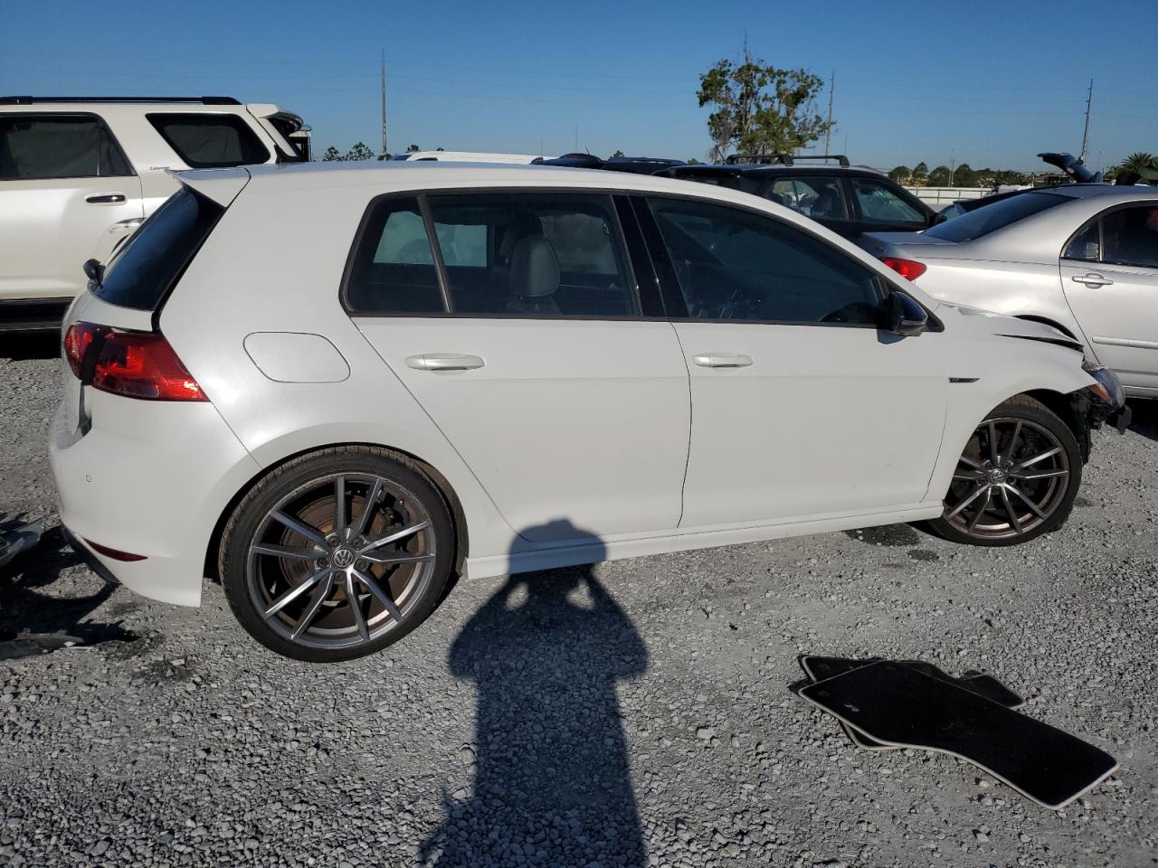 2017 Volkswagen Golf - Image 3