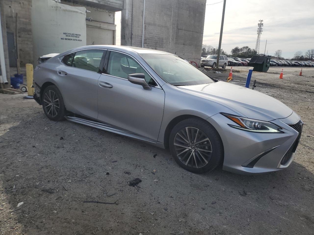 2022 Lexus ES - Image 4
