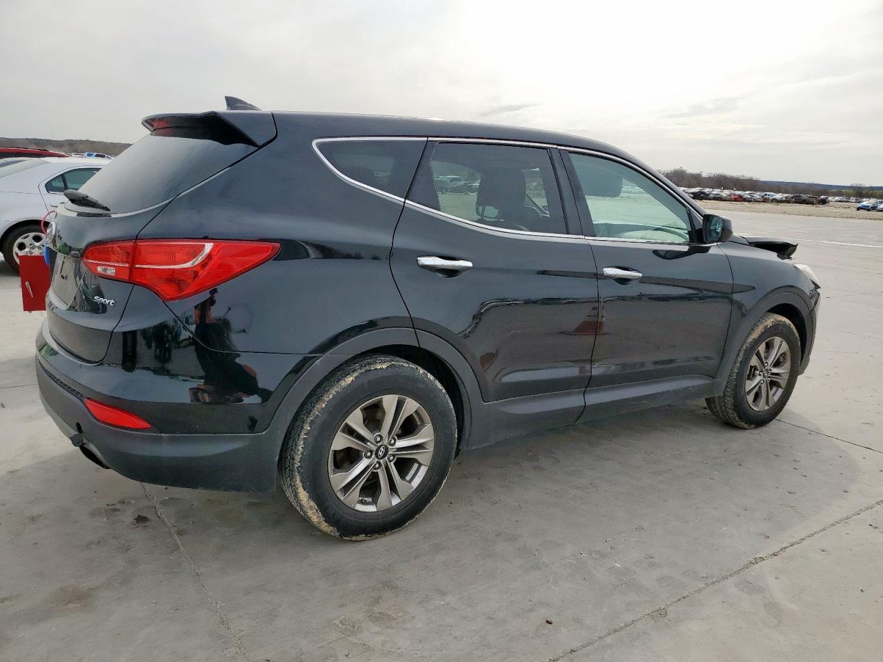 2016 Hyundai Santa Fe - Image 3