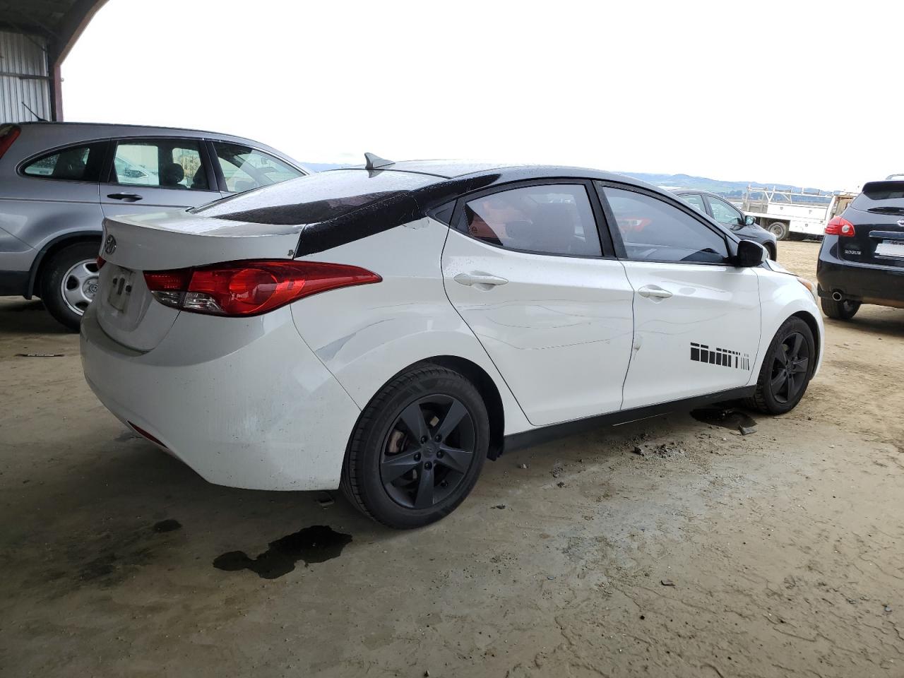 2013 Hyundai Elantra - Image 3